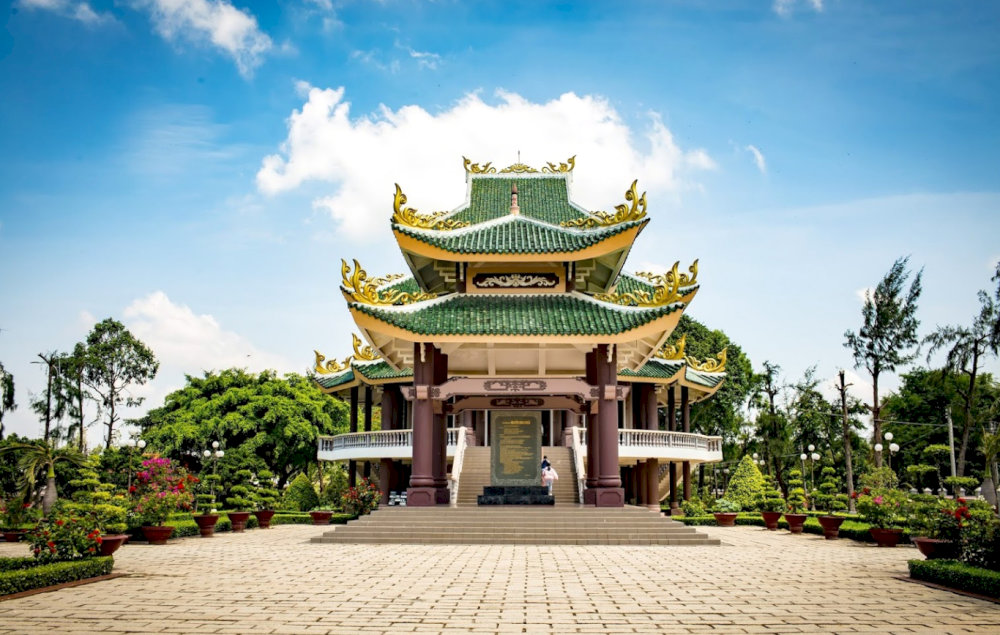 Đừng bỏ qua di tích lăng mộ Nguyễn Đình Chiểu